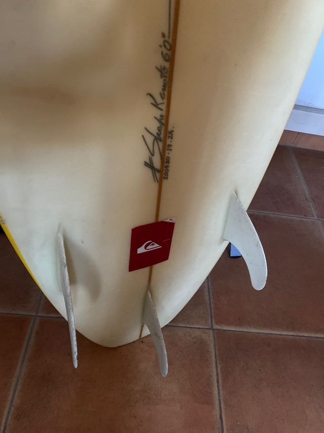 Tabla de surf 6.0 de quilla fija(tabla antigua)