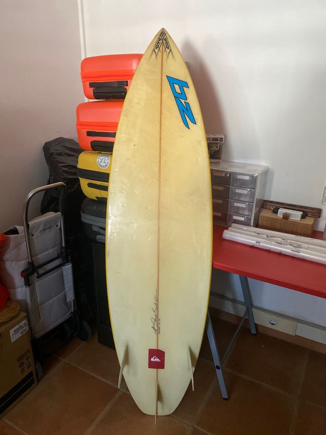 Tabla de surf 6.0 de quilla fija(tabla antigua)
