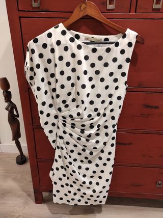 Vestido Lunares SFERA de segunda mano por 10 EUR en Marbella en WALLAPOP