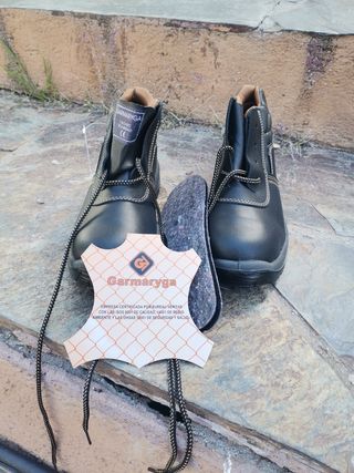 Botas de Seguridad Garmaryga. Nuevas. Con caja. de segunda mano por 35 EUR  en Majadahonda en WALLAPOP
