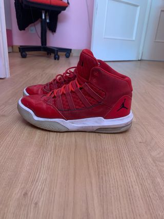 Zapatilla Jordan Talla 38 de segunda mano por 20 EUR en Madrid en WALLAPOP