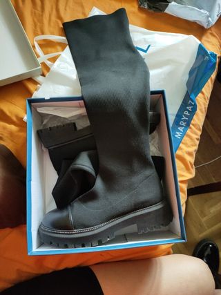 Botas altas elásticas negras de segunda mano por 12 EUR en Alcorcón en  WALLAPOP