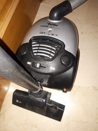 Aspirador LG TURBO 1600 W de segunda mano por 25 EUR en Marbella en WALLAPOP