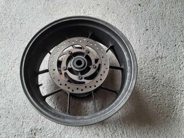 Llanta trasera aprilia shiver