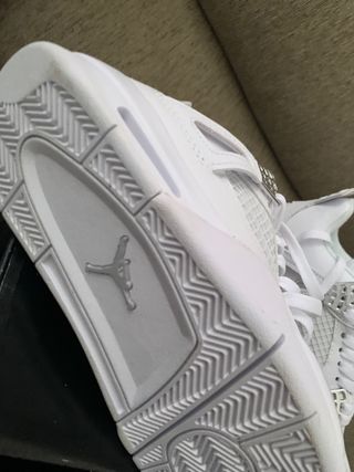 Jordan 4 blancas (plateado) de segunda mano por 75 EUR en Marbella en  WALLAPOP