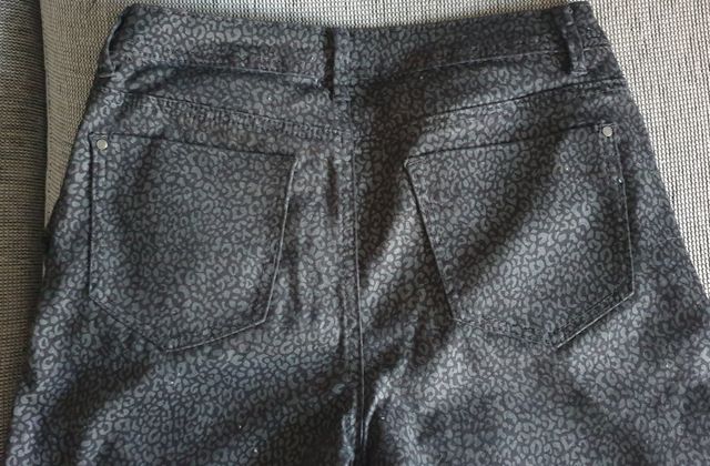 pantalon pitillo print, C&A