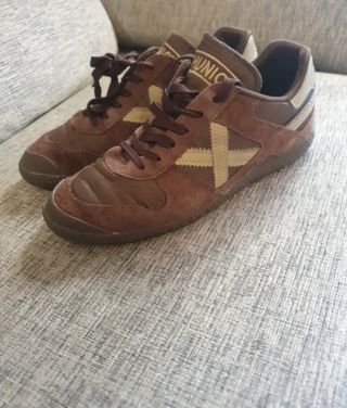 Zapatillas MUNICH talla 40 de segunda mano por 10 EUR en Madrid en WALLAPOP