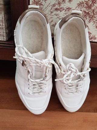 TENIS VESTIR MÁXIMO DUTTY N° 40. PELO POR DENTRO. de segunda mano por 15  EUR en Melilla en WALLAPOP