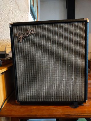 Amplificador bajo Fender Rumble 100 de segunda mano por 240 EUR en Sant  Feliu de Codines en WALLAPOP