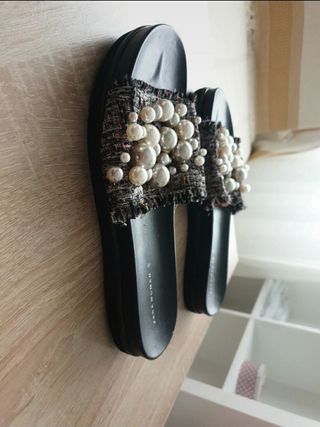 Sandalias Zara perlas de segunda mano por 9 EUR en Madrid en WALLAPOP