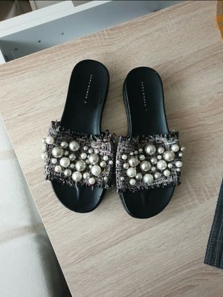 Sandalias Zara perlas de segunda mano por 9 EUR en Madrid en WALLAPOP