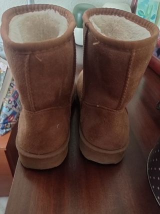 Botas planas borreguito interior. de segunda mano por 5 EUR en Córdoba en  WALLAPOP