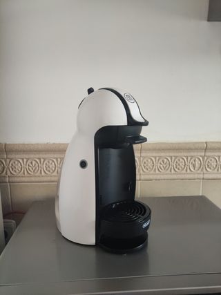 Cafetera dolce gusto de cápsulas poco uso de segunda mano por 50 EUR en Dos  Hermanas en WALLAPOP