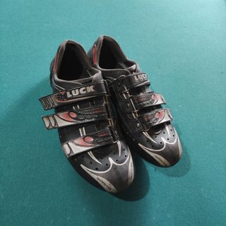Zapatillas ciclismo Look con calas incluidas de segunda mano por 20 EUR en  Fenazar en WALLAPOP