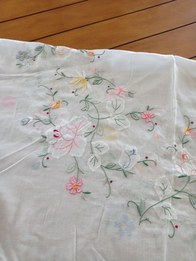 Mantelería redonda con  6 servilletas