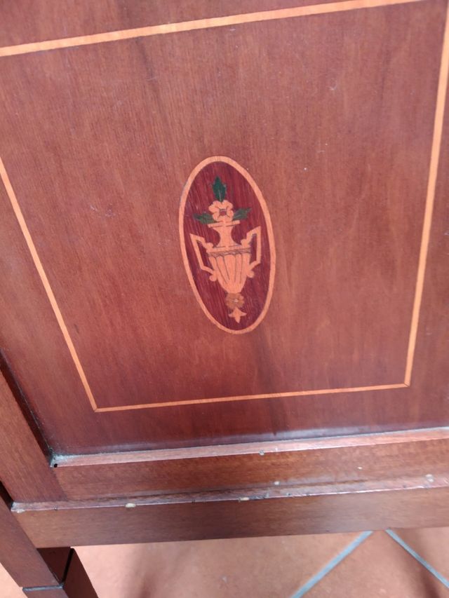 CABEZERO  de  epoca modernista con  marqueteria