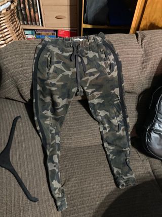 Pantalón chandal militar de segunda mano por 4 EUR en Chuchurumbache en  WALLAPOP