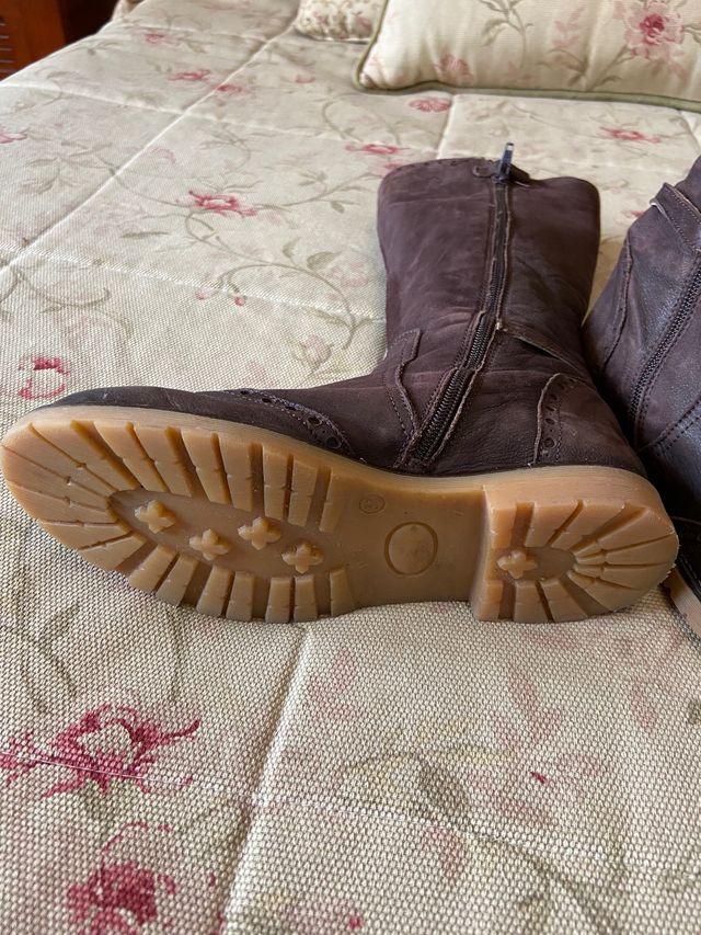 Botas altas de piel de Unisa color marrón