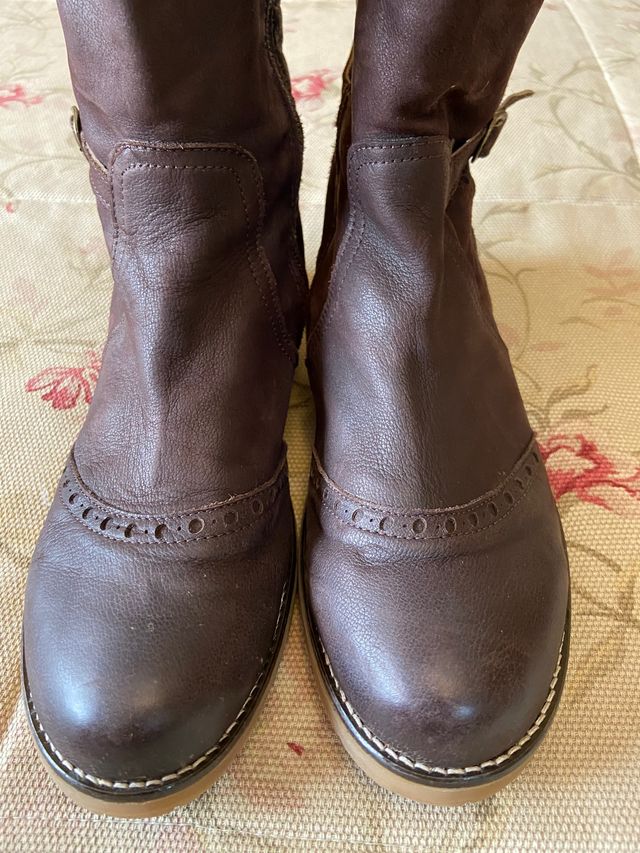 Botas altas de piel de Unisa color marrón