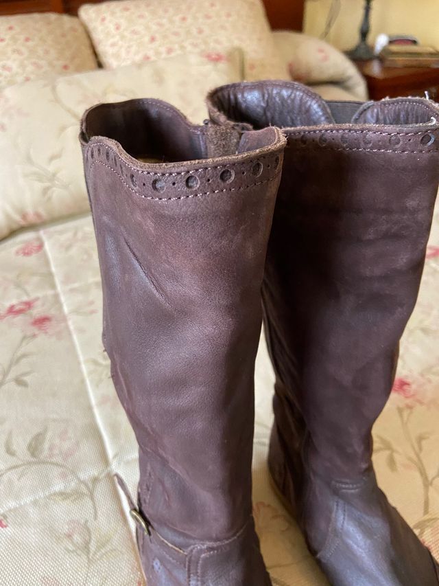 Botas altas de piel de Unisa color marrón