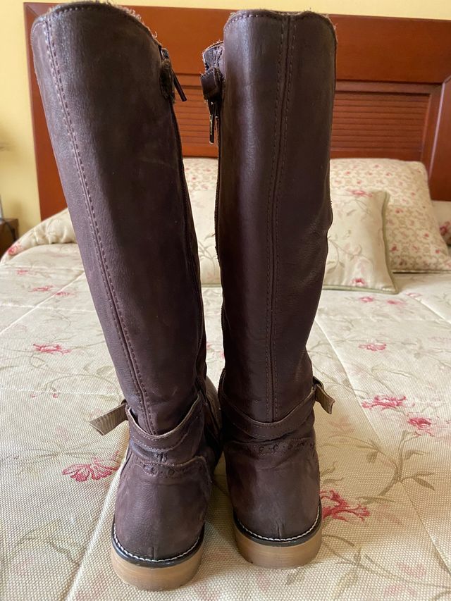 Botas altas de piel de Unisa color marrón