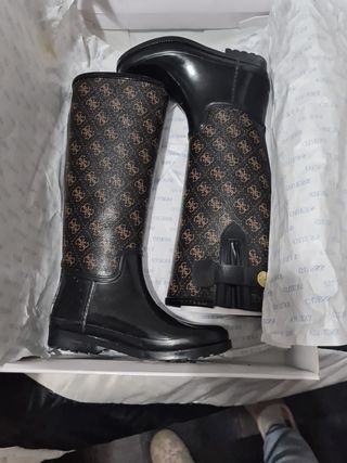 Botas de agua Guess de segunda mano en WALLAPOP