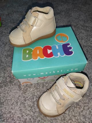 Zapatos bebé talla 19 Bache de segunda mano por 10 EUR en Manresa en  WALLAPOP