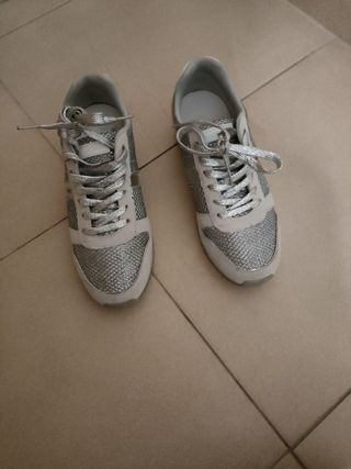 Zapatillas versace original de segunda mano por 20 EUR en Badalona en  WALLAPOP