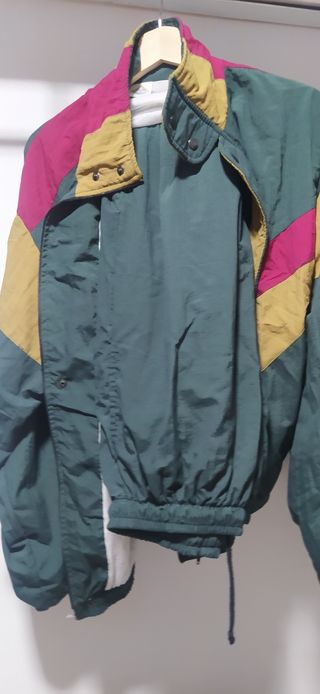Chándal Tactel estilo 80\\/90s de segunda mano por 15 EUR en Calafell en  WALLAPOP