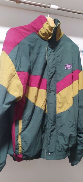 Chándal Tactel estilo 80\\/90s de segunda mano por 15 EUR en Calafell en  WALLAPOP
