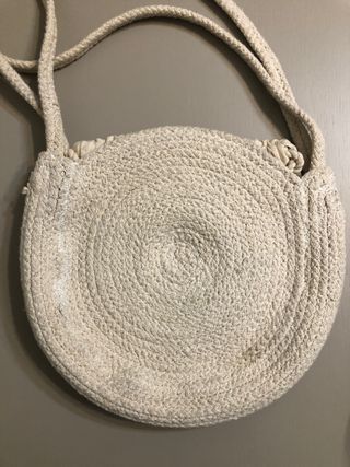 Bolso tipo rafia Mango de segunda mano por 7 EUR en Madrid en WALLAPOP