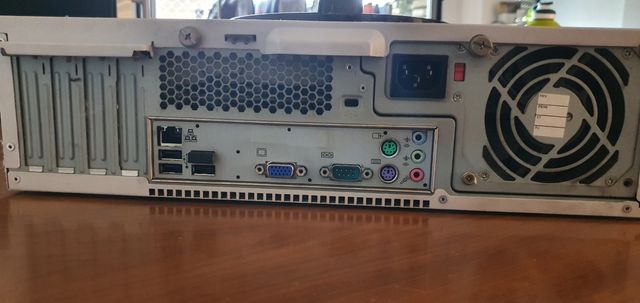 Fujitsu Intel Pentium con Windows 7 ultimate