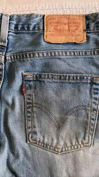 Levi\\'s acampanados de hombre de segunda mano por 26 EUR en Pamplona en  WALLAPOP