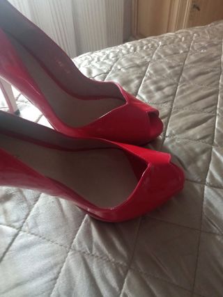 Zapatos rojos tacón Gloria Ortiz t38 de segunda mano por 25 EUR en  Fuenlabrada en WALLAPOP