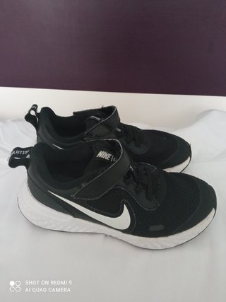 Zapatillas Nike talla 28 de segunda mano por 5 EUR en Centro Militar Araka  en WALLAPOP