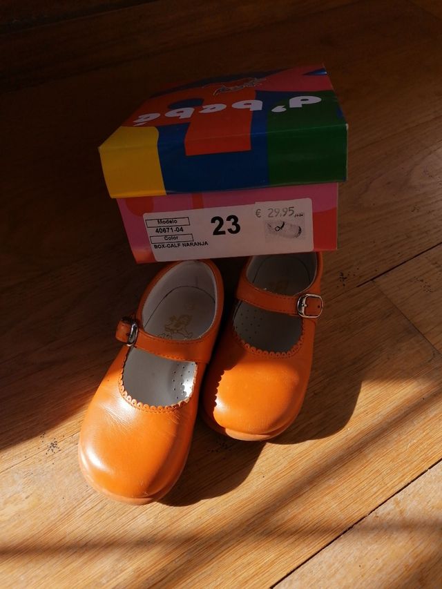 Zapatos niña. Talla 23. Piel.