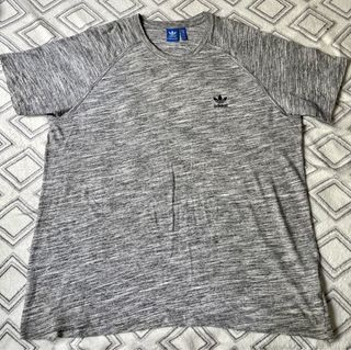 Camiseta adidas XXL de segunda mano por 7 EUR en Las Palmas de Gran Canaria  en WALLAPOP
