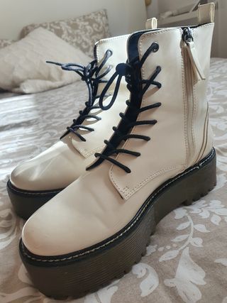 Botas militares bershka 37 de segunda mano por 12 EUR en Solete Alto en  WALLAPOP