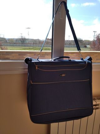 Portatrajes GABOL de segunda mano por 10 EUR en Valladolid en WALLAPOP