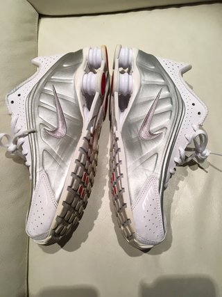 Nike shox r4 blanco 2019 de segunda mano por 65 EUR en Madrid en WALLAPOP