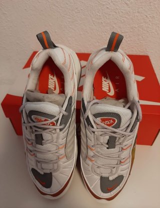 Nike Air Max 98 Doradas y Blancas *NUEVAS* de segunda mano por 80 EUR en  Móstoles en WALLAPOP