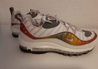 Nike Air Max 98 Doradas y Blancas *NUEVAS* de segunda mano por 80 EUR en  Móstoles en WALLAPOP