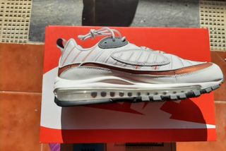 لاري بلمونت صورة كارو zapatillas negras y doradas nike - onburningpages.com