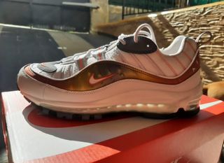 Nike Air Max 98 Doradas y Blancas *NUEVAS* de segunda mano por 80 EUR en  Móstoles en WALLAPOP