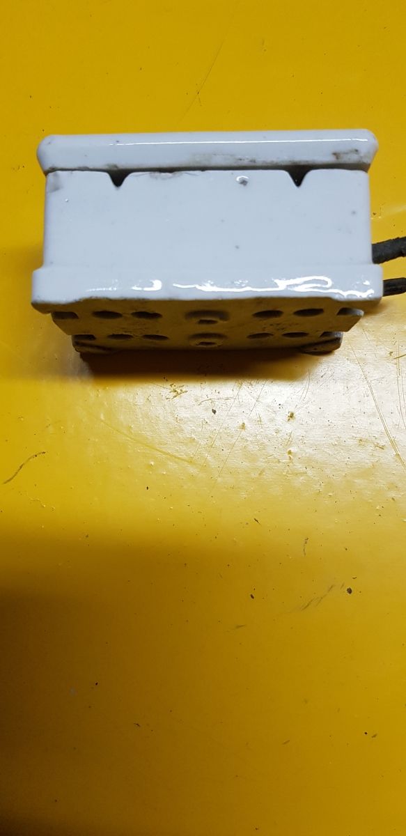 portafusibles cerámico antiguo