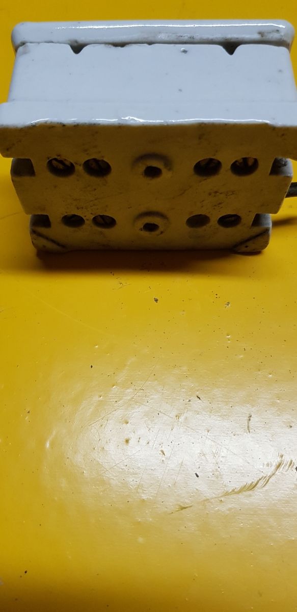 portafusibles cerámico antiguo