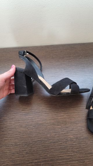 Sandalias tacón negras Stradivarius de segunda mano por 6,99 EUR en  Valencia en WALLAPOP
