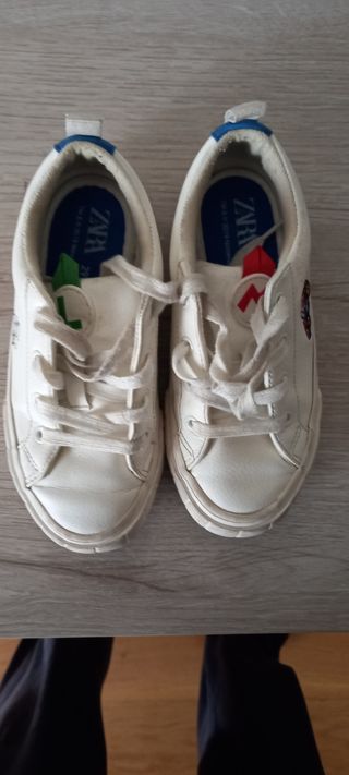 Zapatillas Zara 29. Super Mario Bros. de segunda mano por 3 EUR en  Vitoria-Gasteiz en WALLAPOP