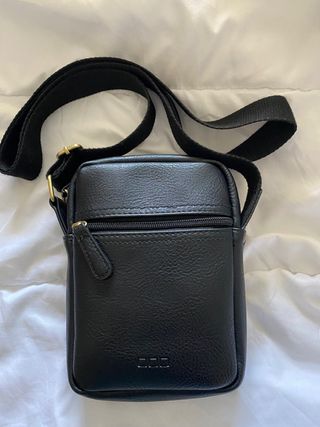 BOLSO HOMBRE MISAKO de segunda mano por 15 EUR en Arroyo de La Miel en  WALLAPOP