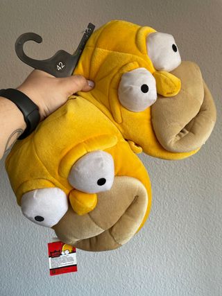 Zapatillas de andar por casa Simpson de segunda mano por 6 EUR en Leganés  en WALLAPOP